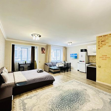 Vostochnyi Park Apartament In The Center Of Almaty Apartment Екстериор снимка