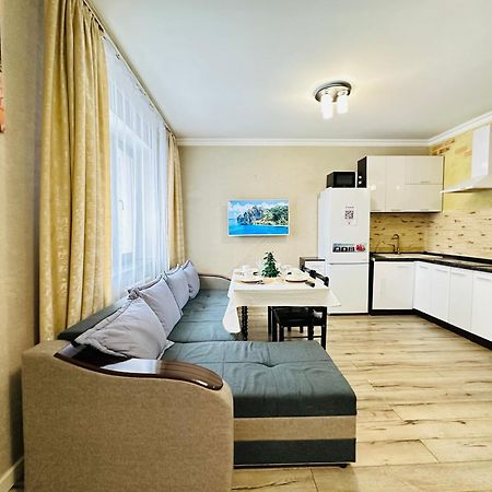 Vostochnyi Park Apartament In The Center Of Almaty Apartment Екстериор снимка