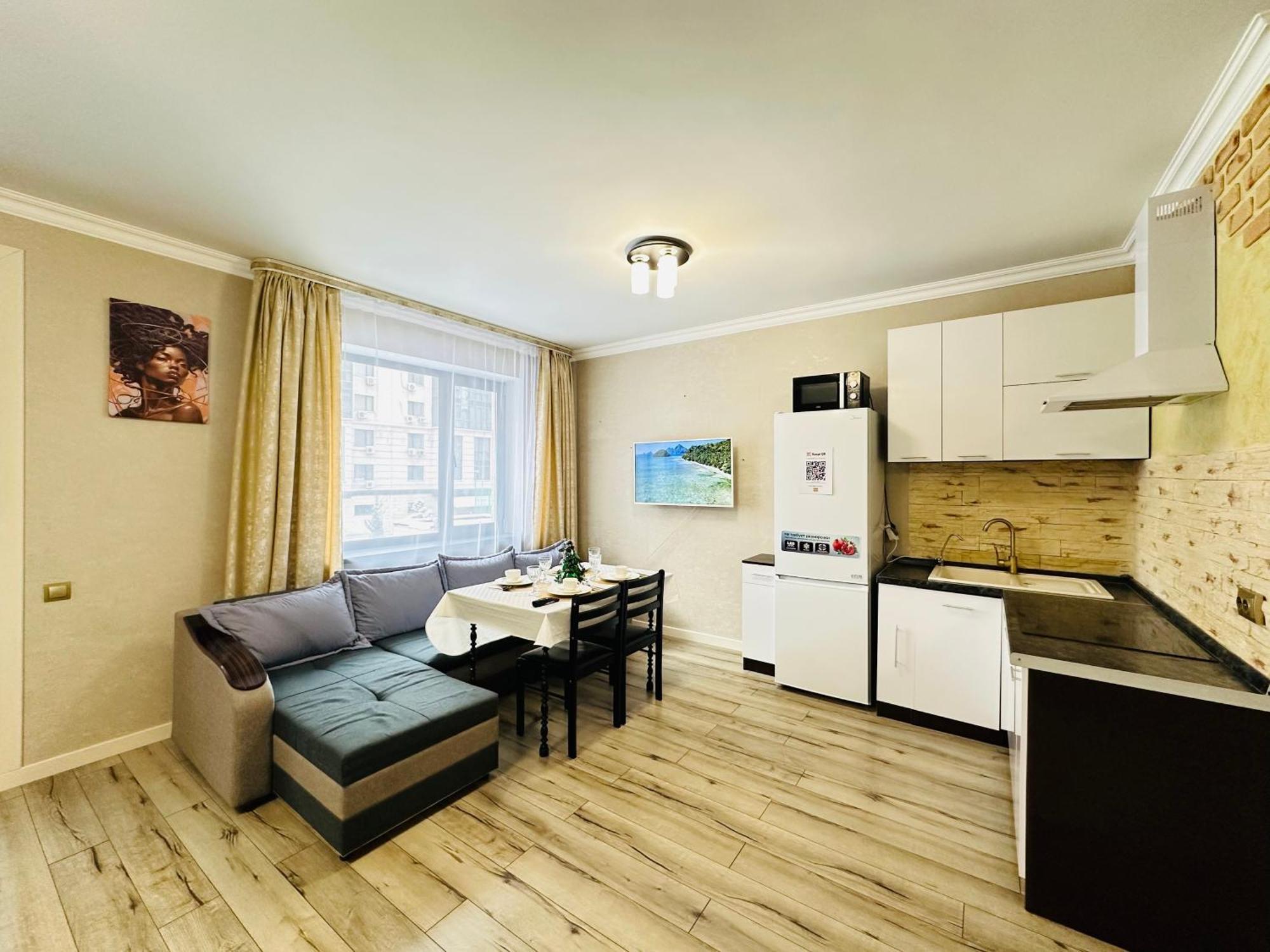 Vostochnyi Park Apartament In The Center Of Almaty Apartment Екстериор снимка