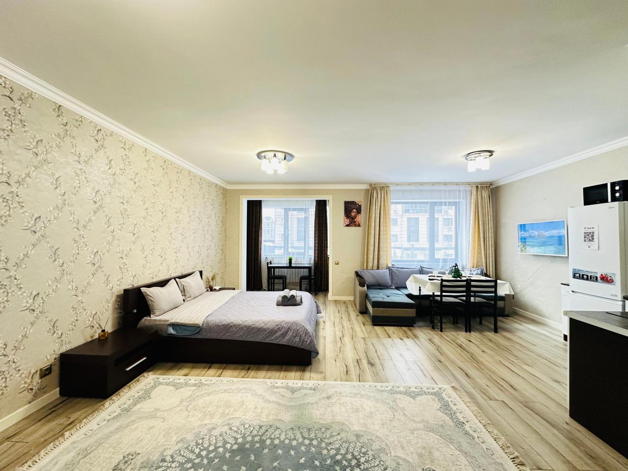 Vostochnyi Park Apartament In The Center Of Almaty Apartment Екстериор снимка
