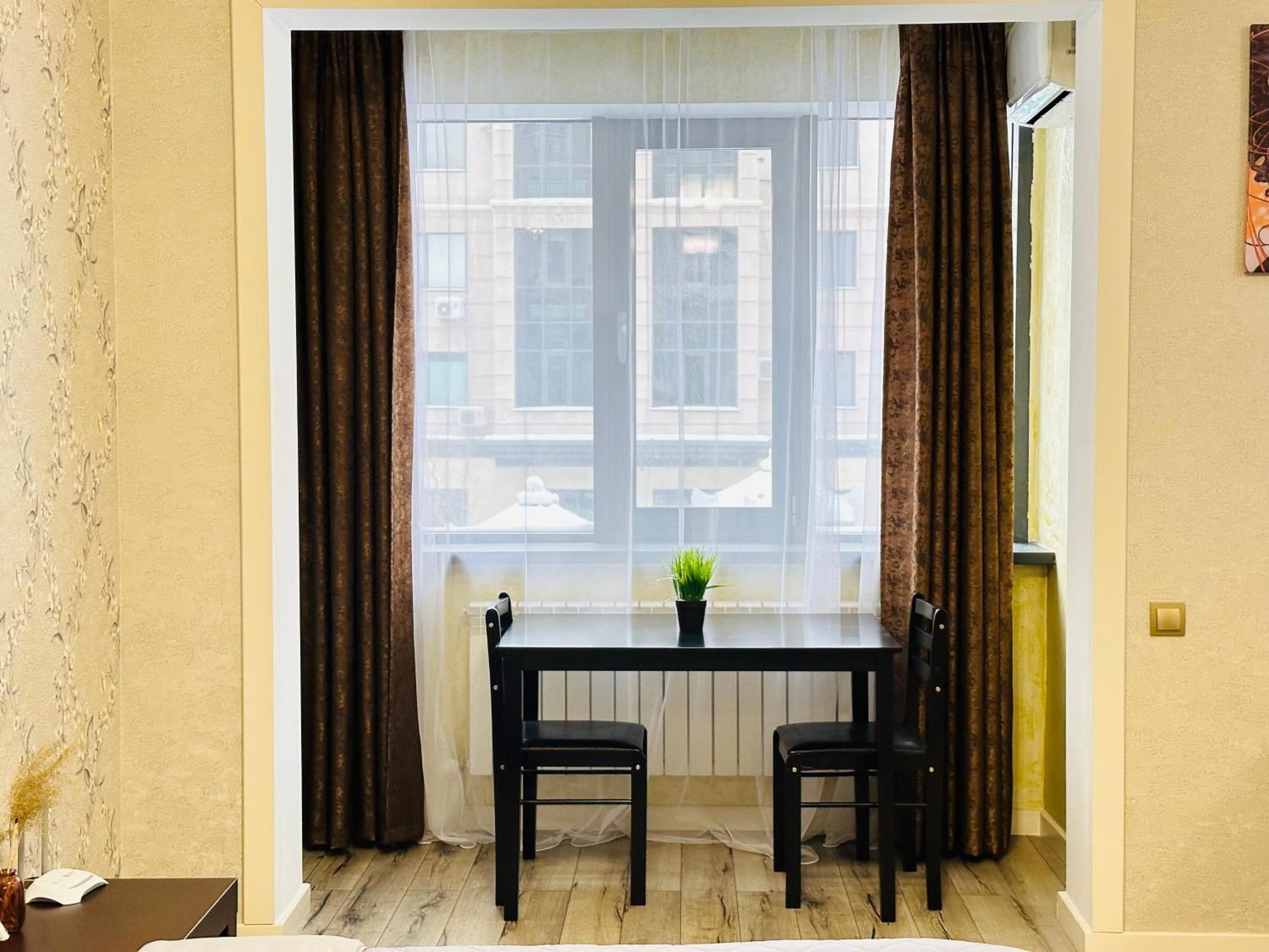 Vostochnyi Park Apartament In The Center Of Almaty Apartment Екстериор снимка