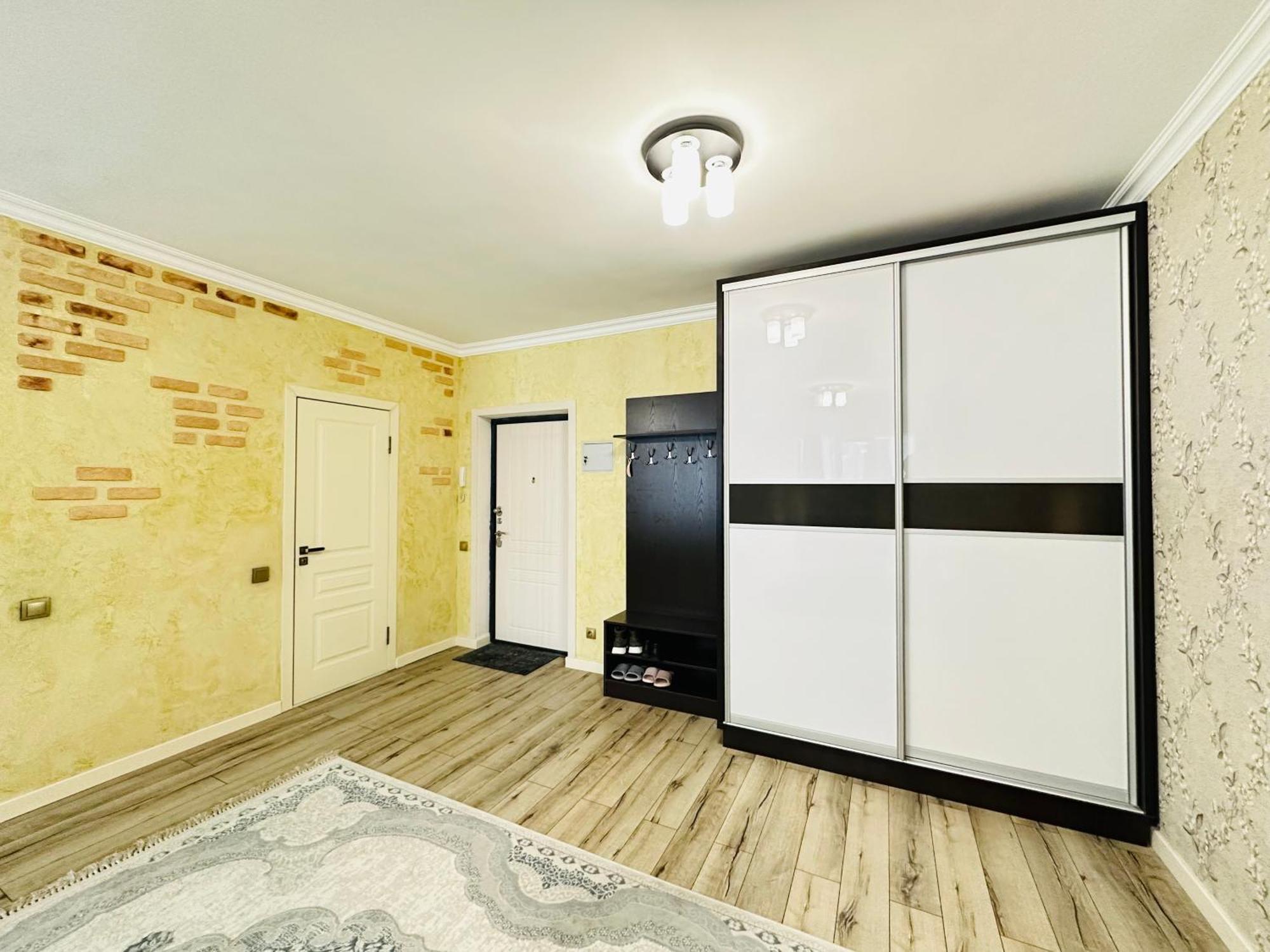 Vostochnyi Park Apartament In The Center Of Almaty Apartment Екстериор снимка