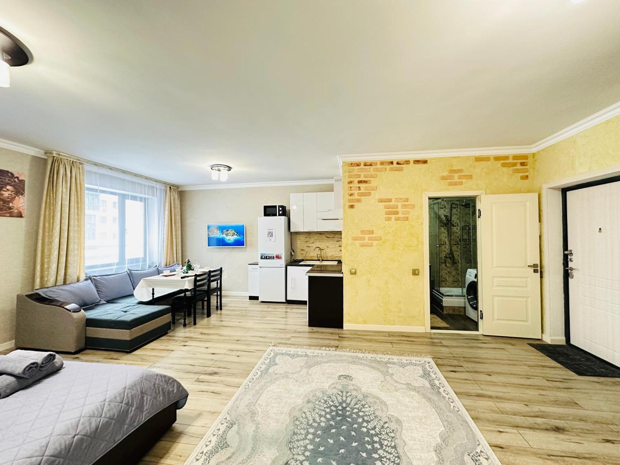 Vostochnyi Park Apartament In The Center Of Almaty Apartment Екстериор снимка