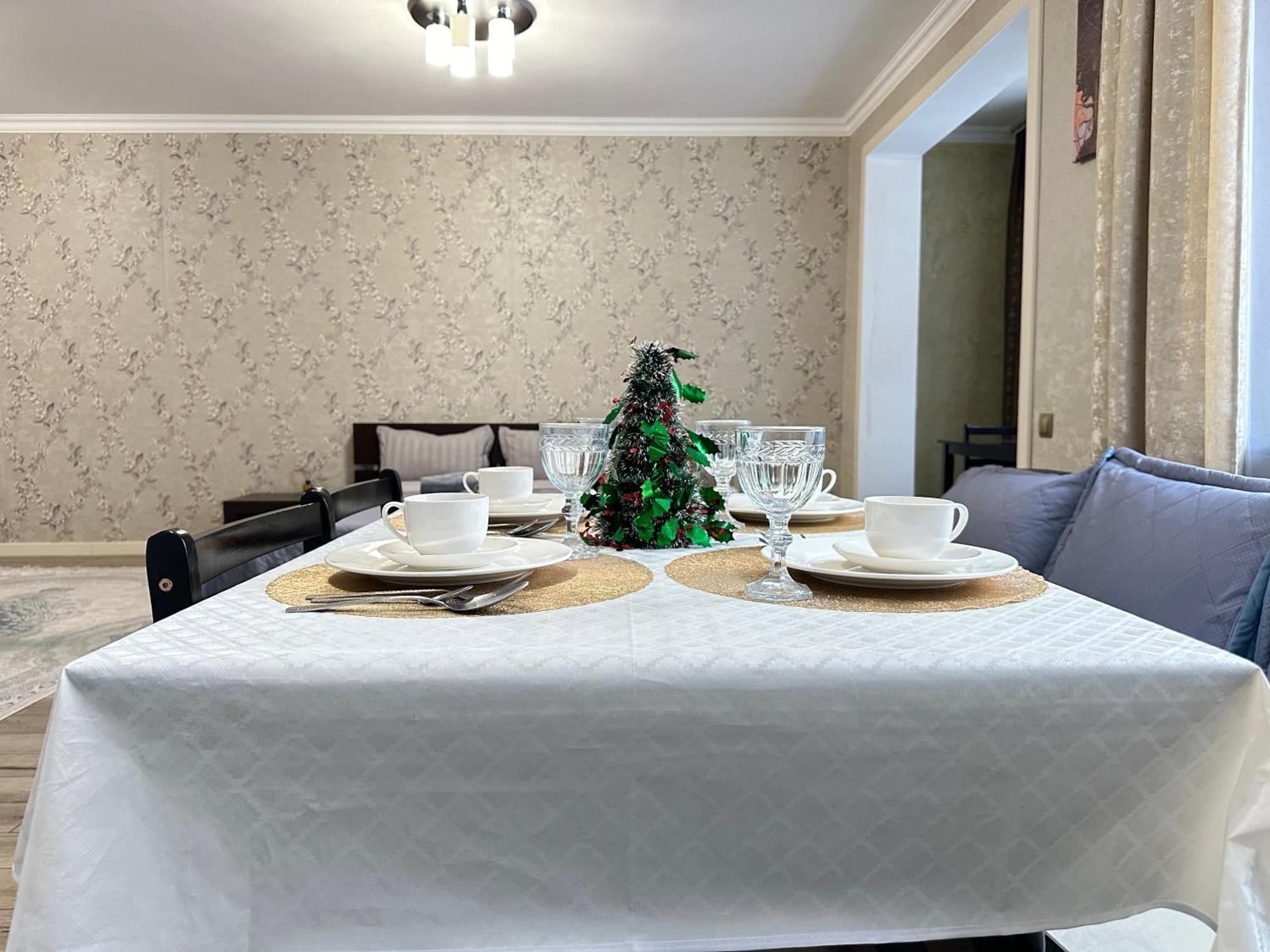 Vostochnyi Park Apartament In The Center Of Almaty Apartment Екстериор снимка