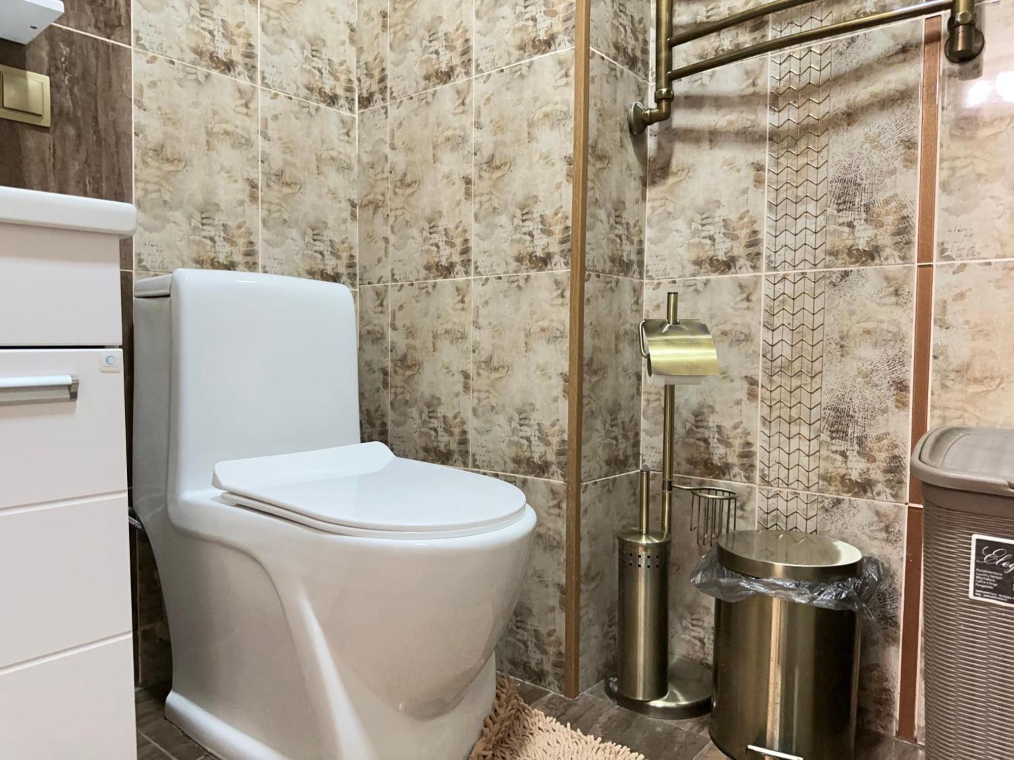 Vostochnyi Park Apartament In The Center Of Almaty Apartment Екстериор снимка