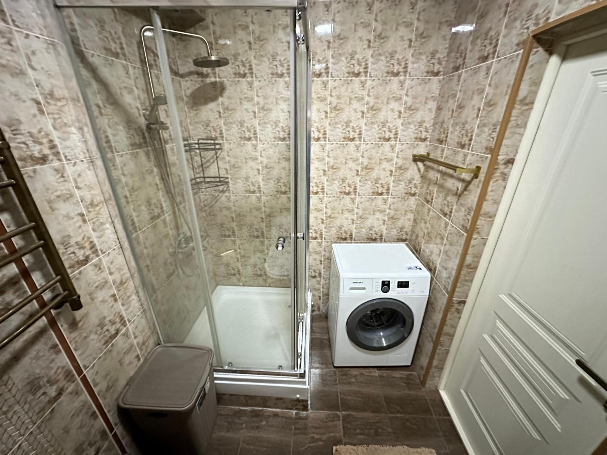 Vostochnyi Park Apartament In The Center Of Almaty Apartment Екстериор снимка