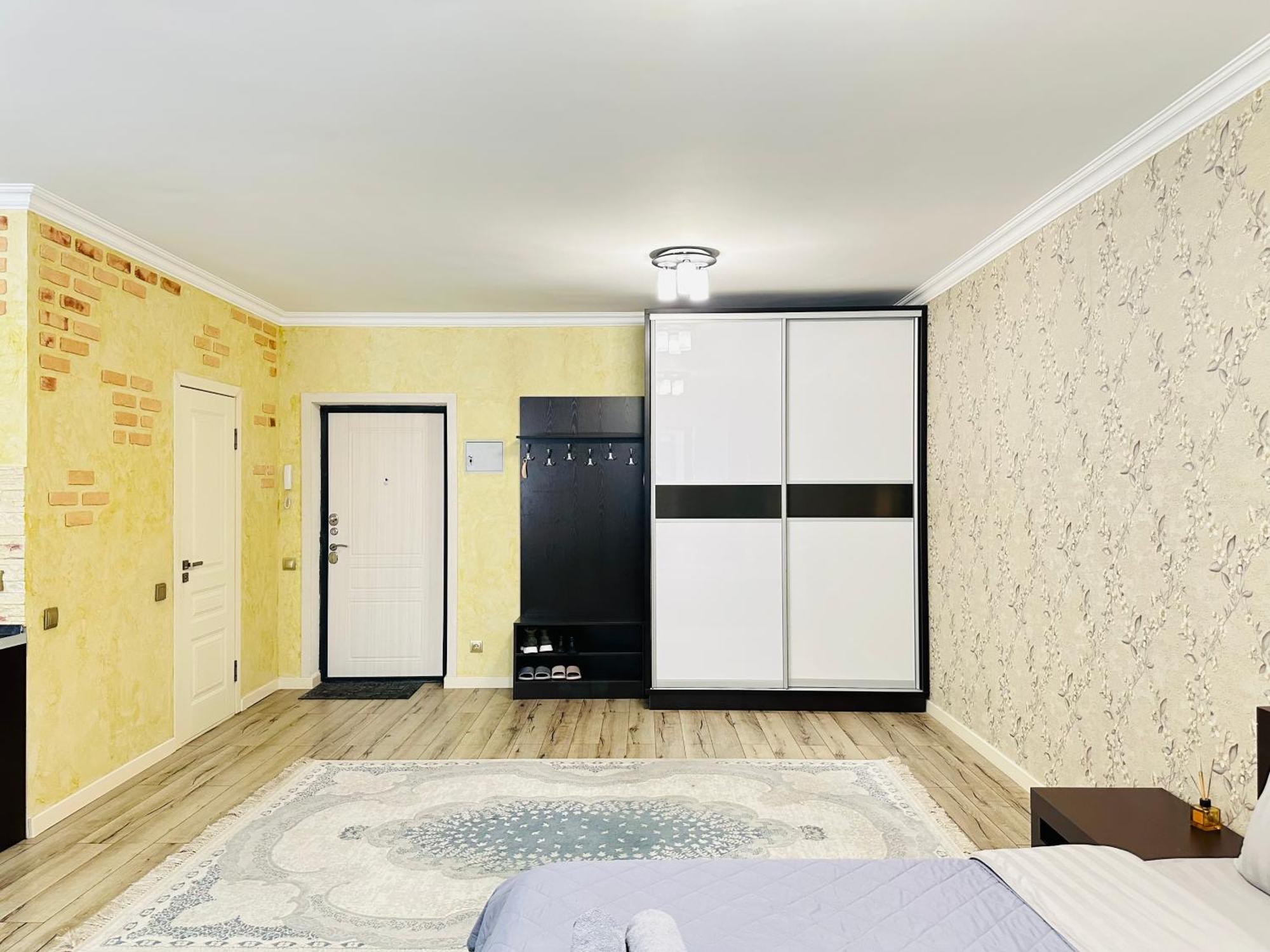 Vostochnyi Park Apartament In The Center Of Almaty Apartment Екстериор снимка