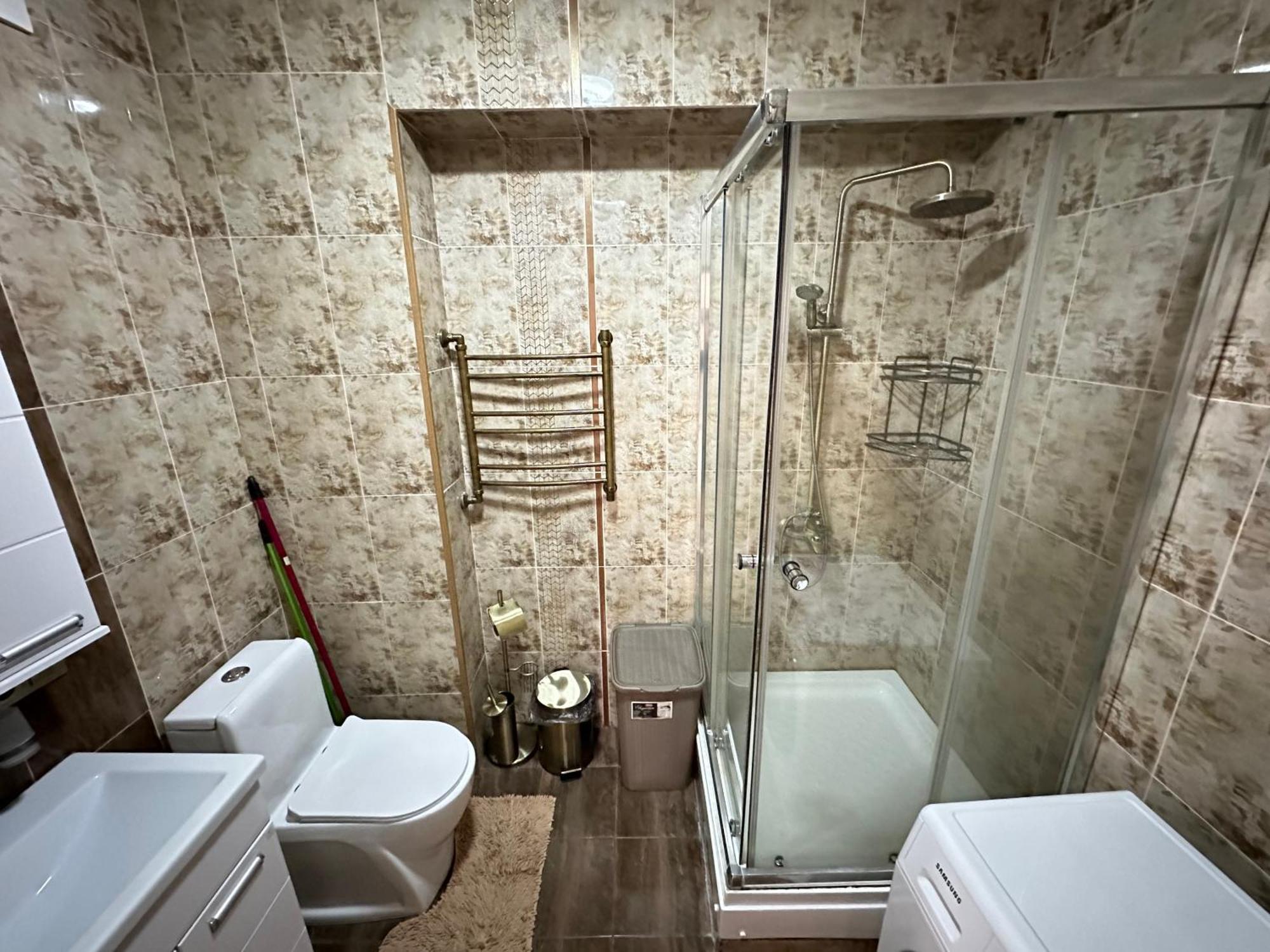 Vostochnyi Park Apartament In The Center Of Almaty Apartment Екстериор снимка