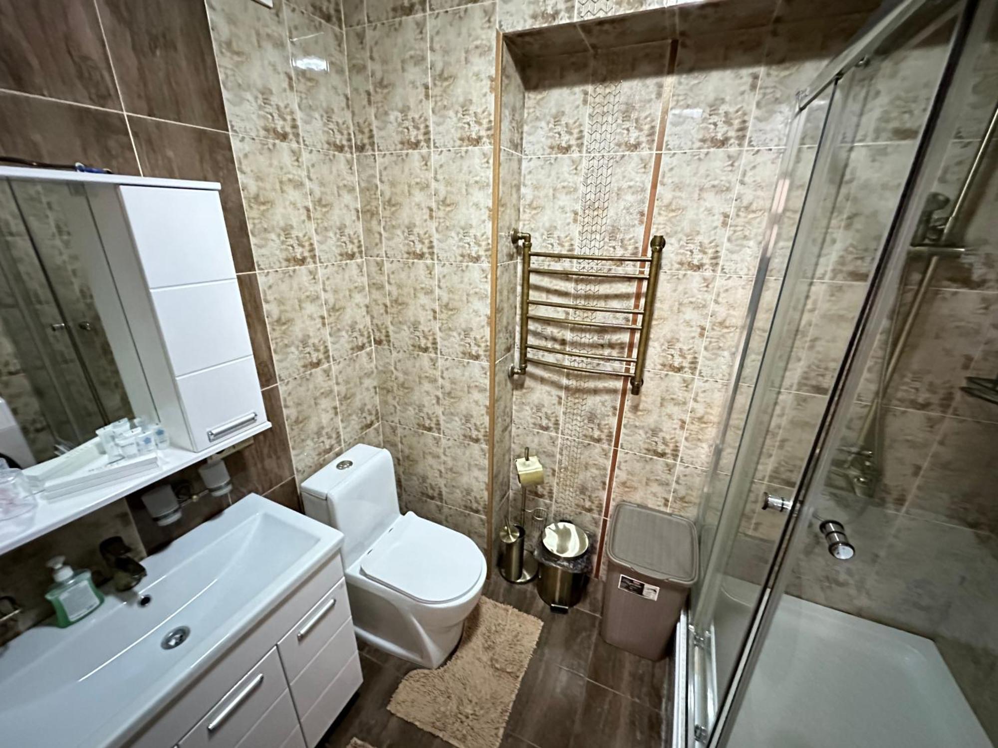 Vostochnyi Park Apartament In The Center Of Almaty Apartment Екстериор снимка