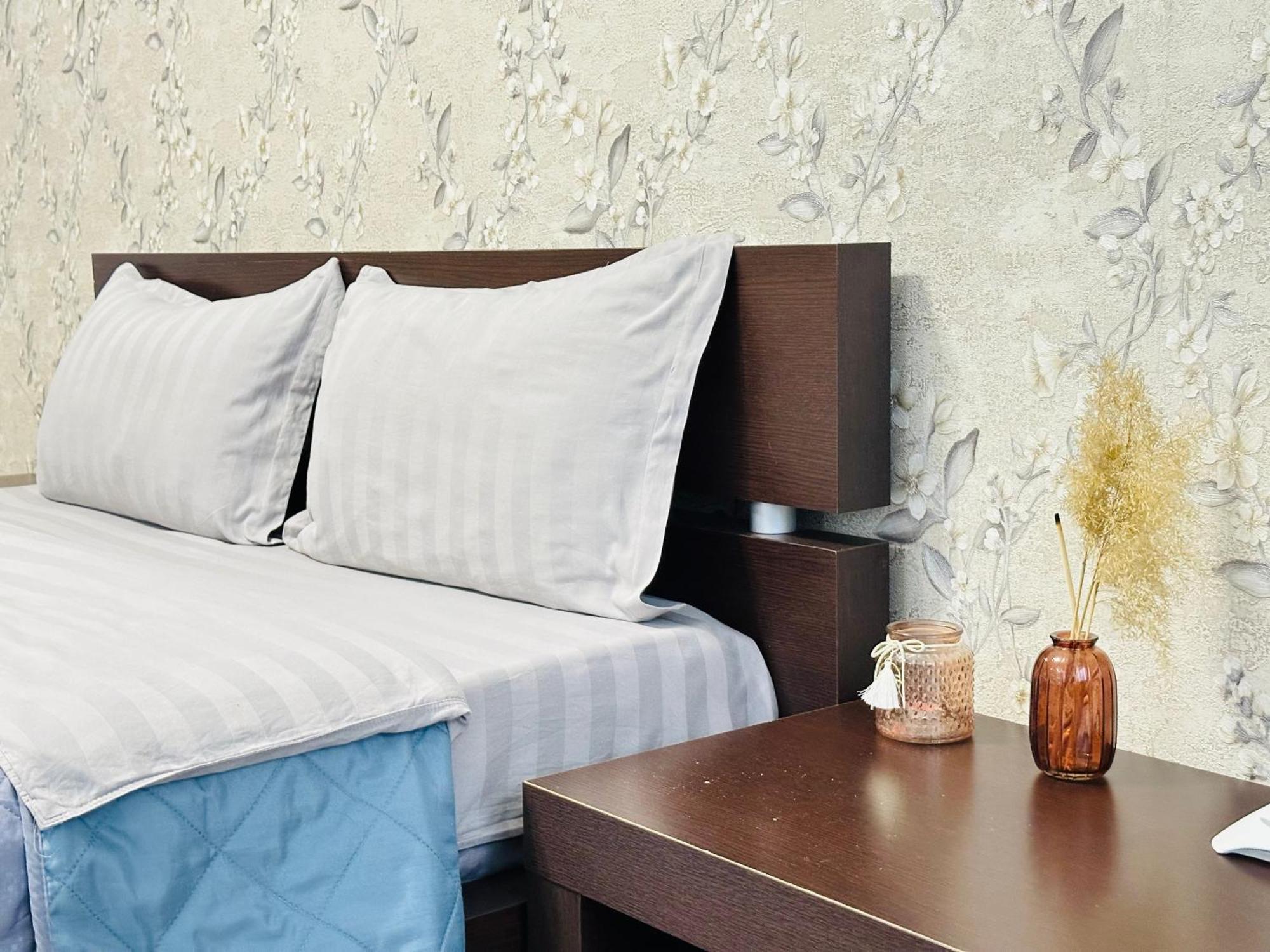Vostochnyi Park Apartament In The Center Of Almaty Apartment Екстериор снимка