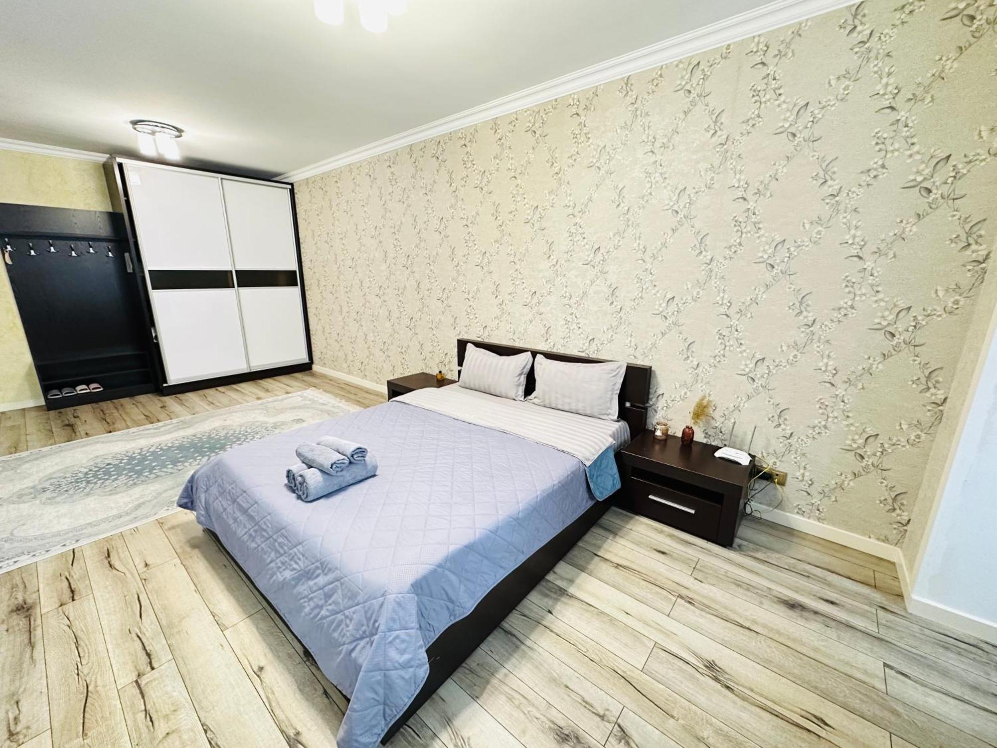 Vostochnyi Park Apartament In The Center Of Almaty Apartment Екстериор снимка