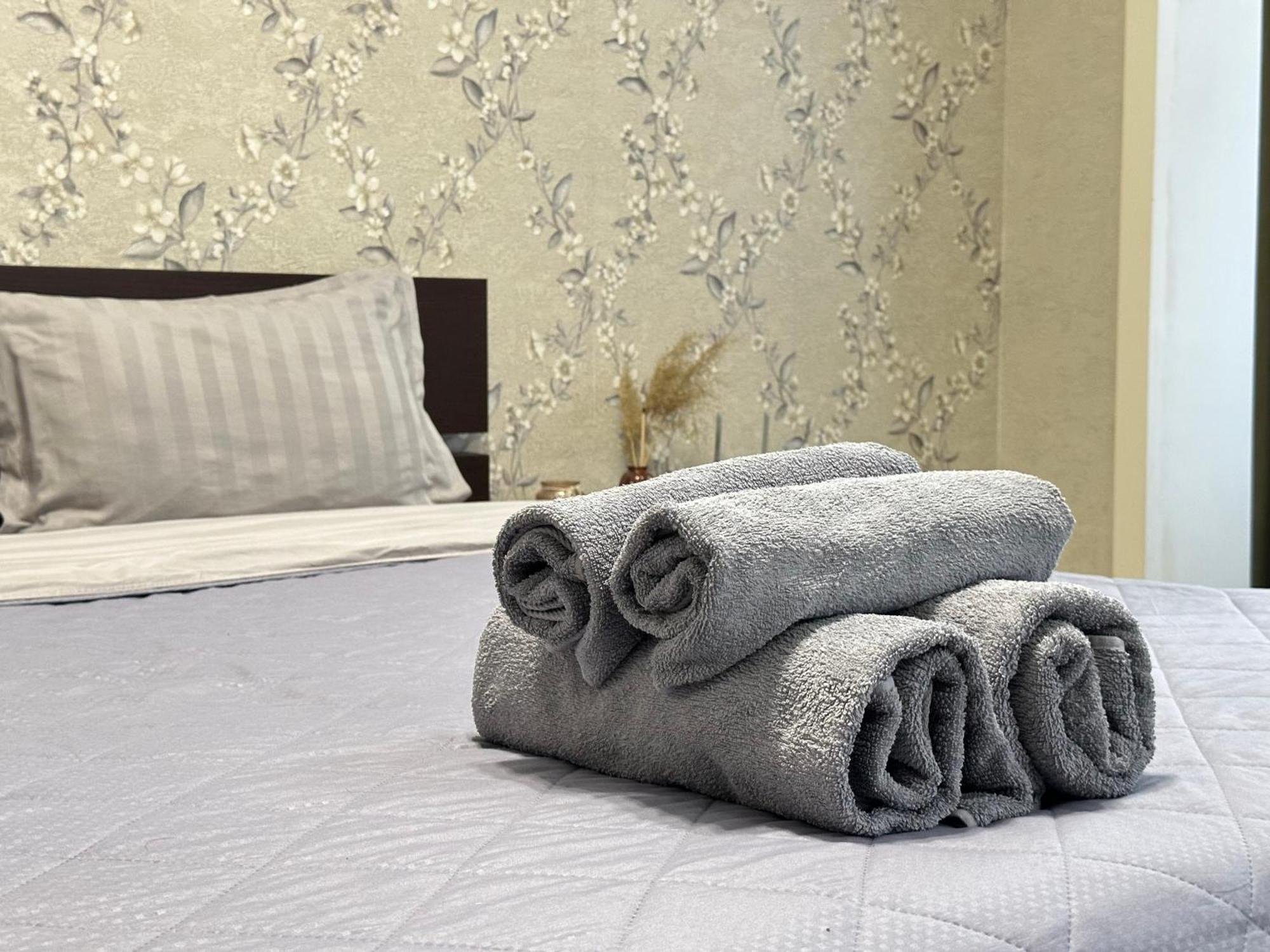 Vostochnyi Park Apartament In The Center Of Almaty Apartment Екстериор снимка