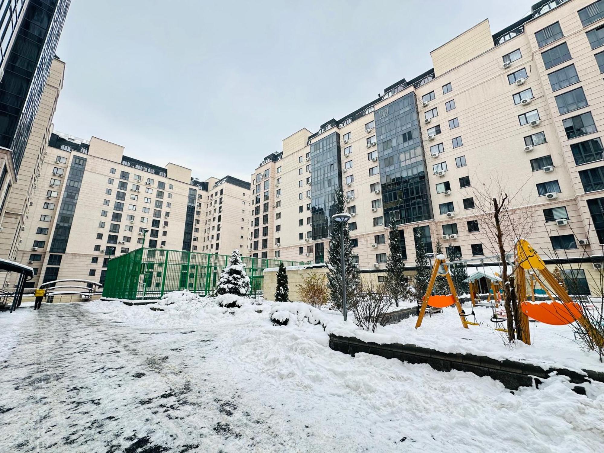 Vostochnyi Park Apartament In The Center Of Almaty Apartment Екстериор снимка