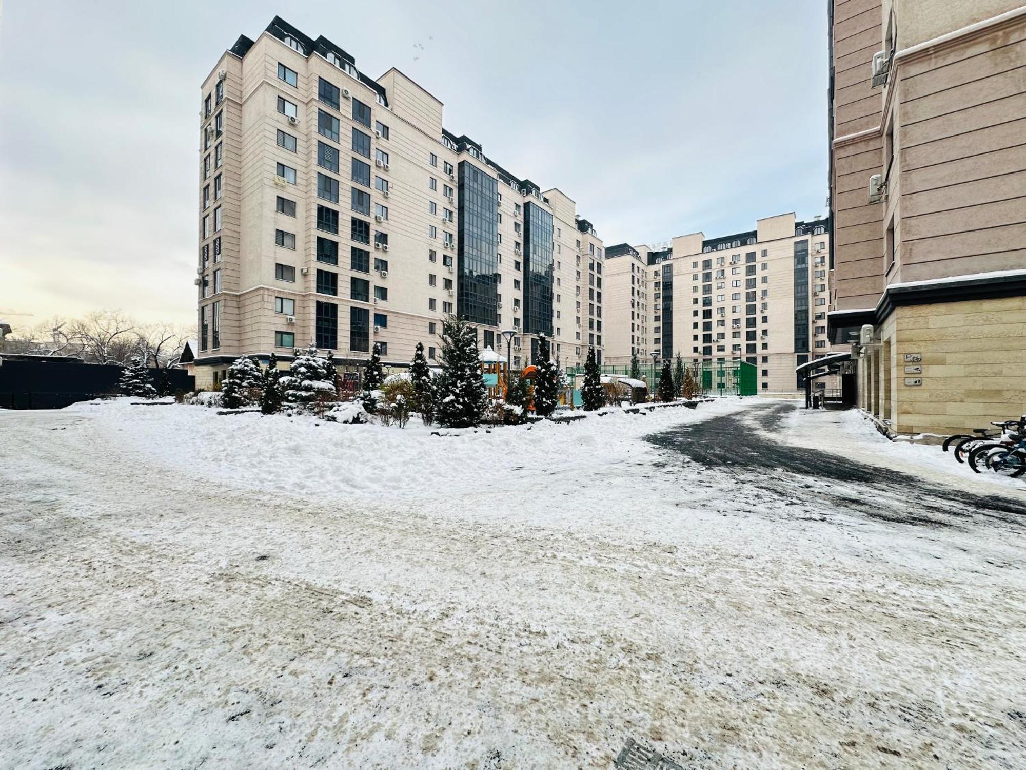 Vostochnyi Park Apartament In The Center Of Almaty Apartment Екстериор снимка