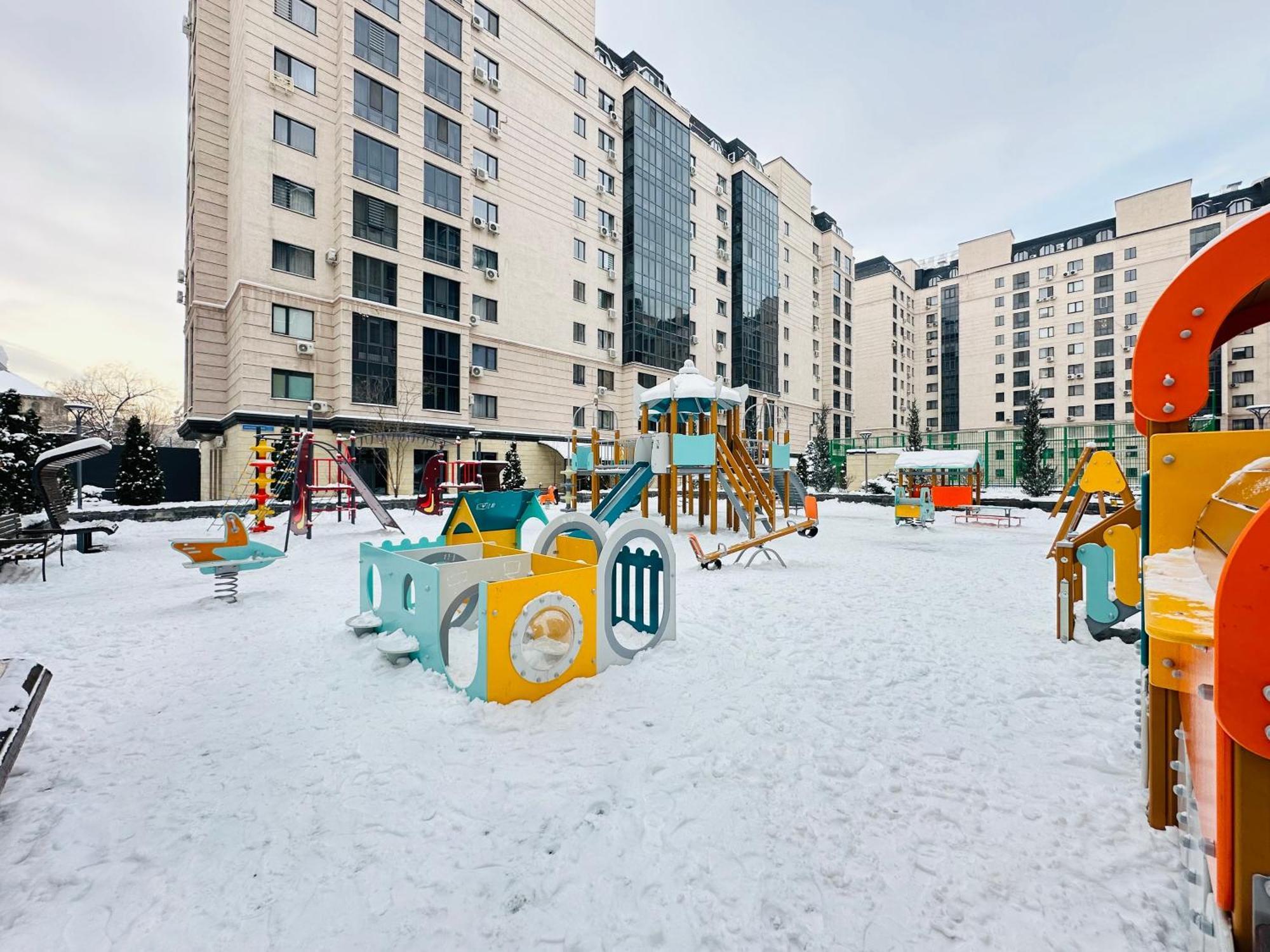 Vostochnyi Park Apartament In The Center Of Almaty Apartment Екстериор снимка